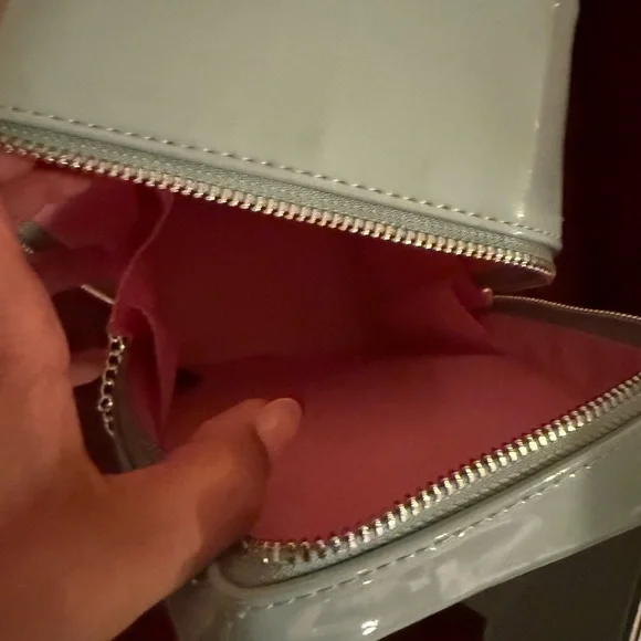 Betsey Johnson refrigerator purse (rare) - Picture 4 of 8